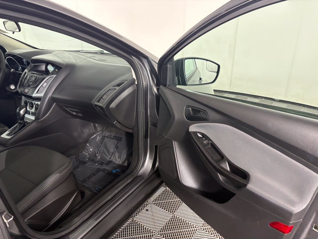 Used 2012 Ford Focus SE FWD image 29