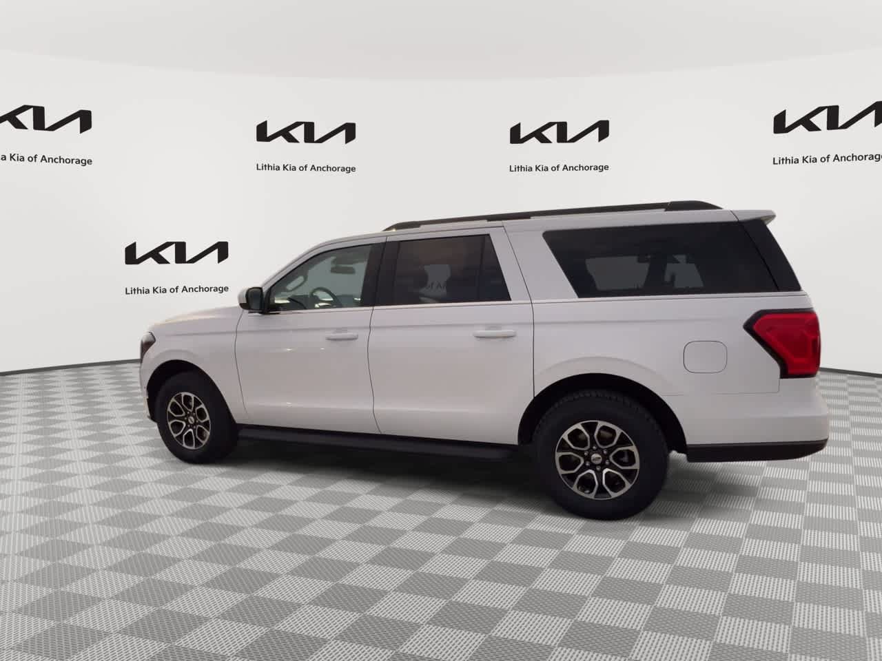 Used 2024 Ford Expedition Max XLT AWD/4WD image 6