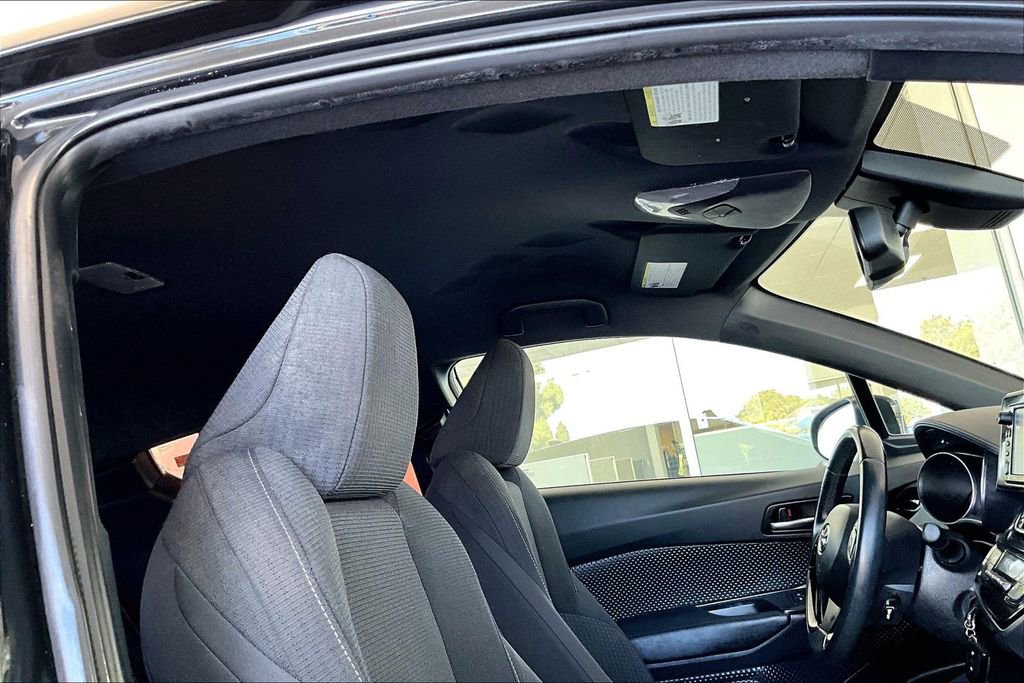 Used 2018 Toyota C-HR XLE FWD image 27