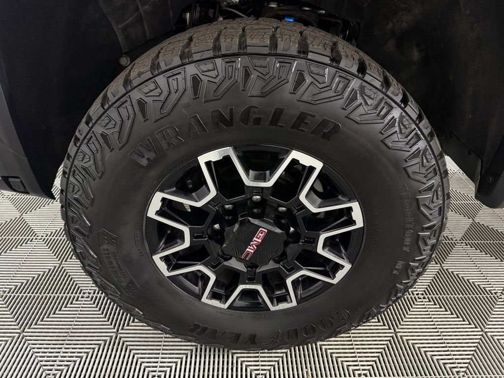 Used 2024 GMC Sierra 2500 AT4X image 11