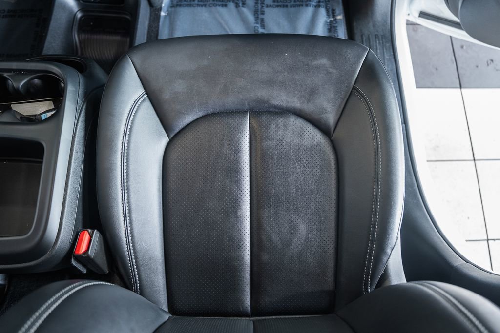 Used 2025 Chrysler Pacifica Select image 34