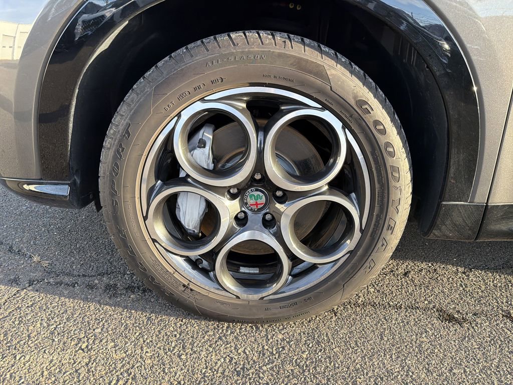 Used 2024 Alfa Romeo Tonale Ti w/ Premium Interior Package image 30