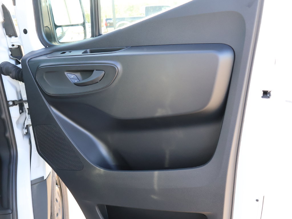 Used 2025 Mercedes-Benz Sprinter 2500 image 12