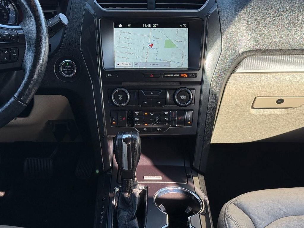 Used 2018 Ford Explorer XLT w/ Equipment Group 202A image 11