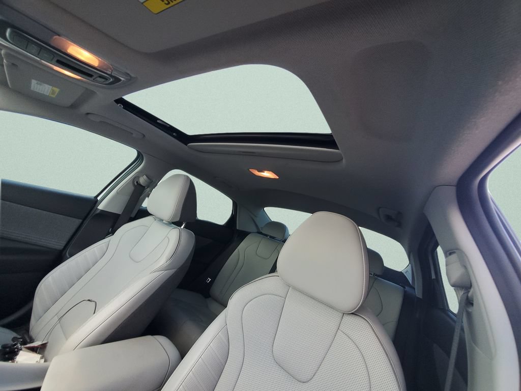 Used 2021 Hyundai Elantra Limited FWD image 17