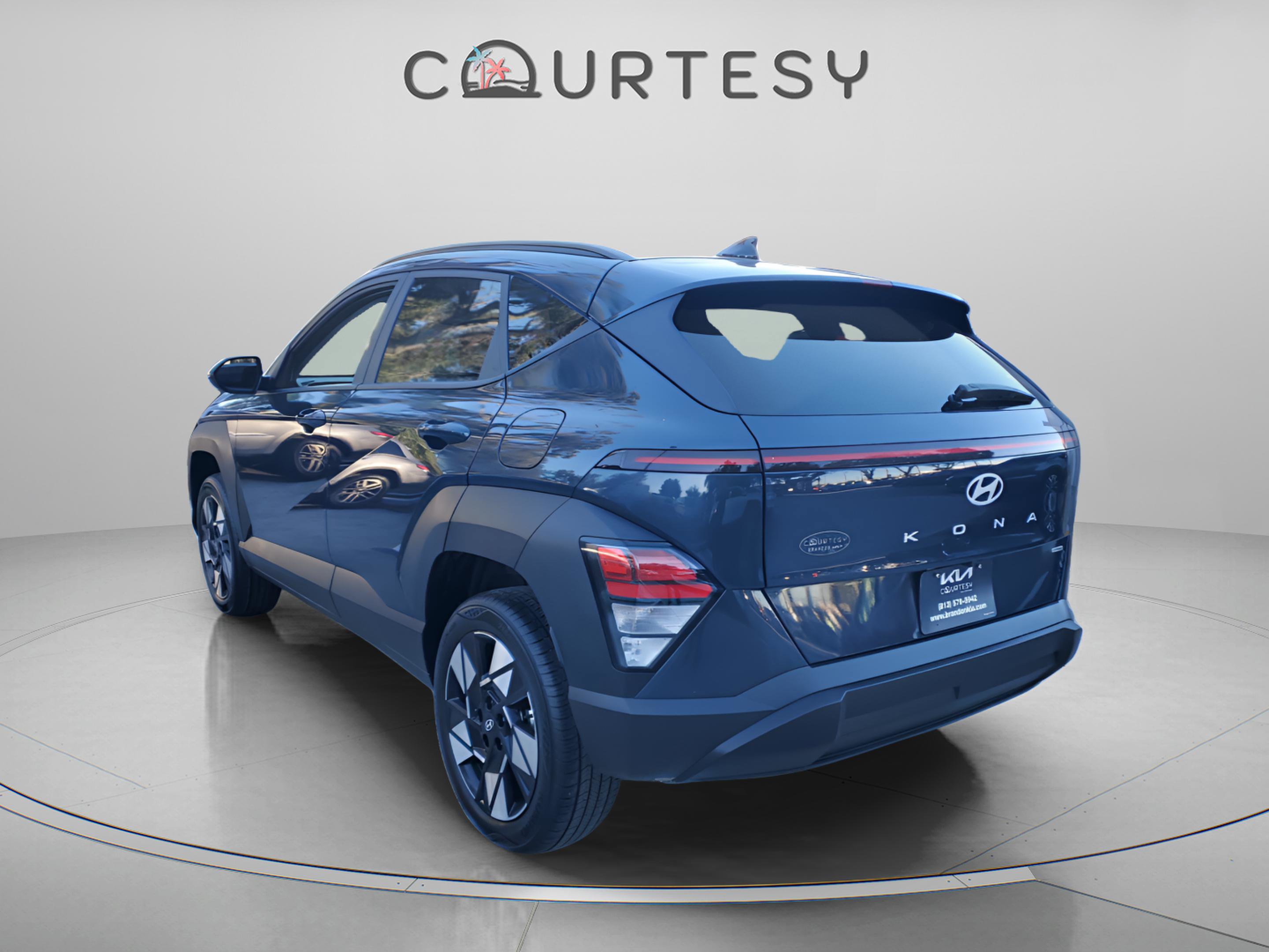 Used 2025 Hyundai Kona SEL image 2