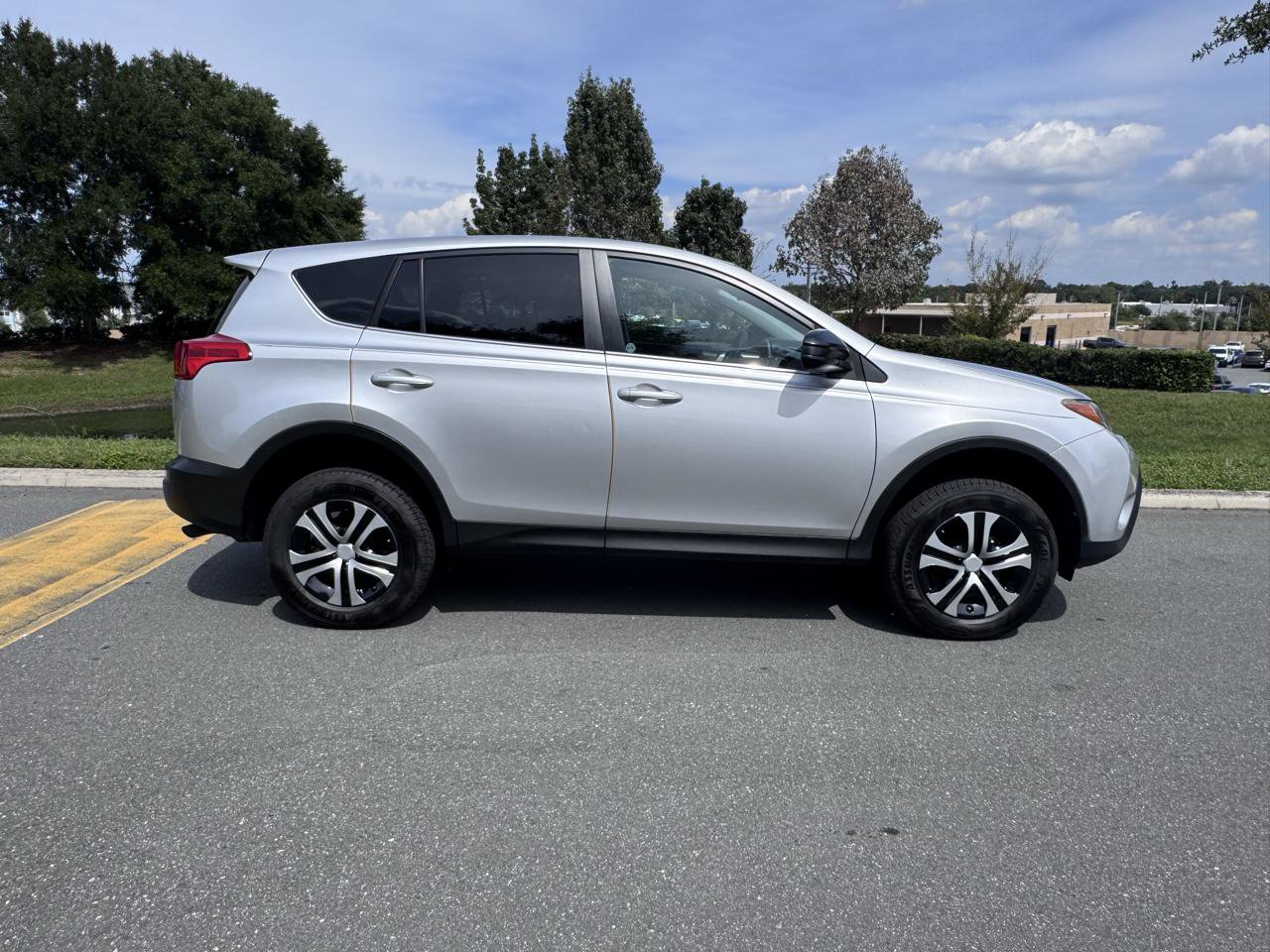Used 2015 Toyota RAV4 LE AWD/4WD image 32