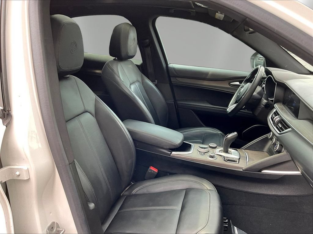 Used 2023 Alfa Romeo Stelvio Ti AWD/4WD image 28