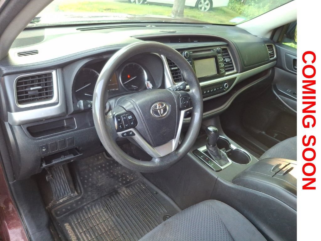Used 2014 Toyota Highlander LE AWD/4WD image 10