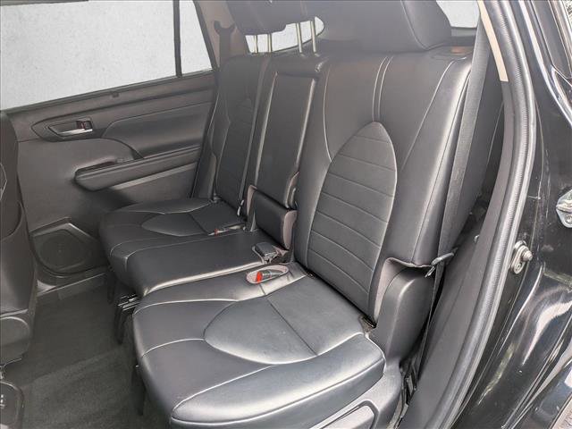 Used 2022 Toyota Highlander XLE image 19