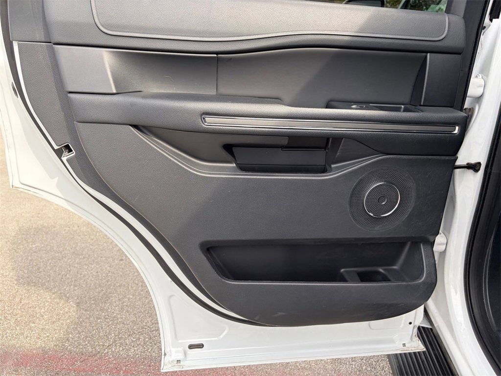 Used 2023 Ford Expedition XLT image 27