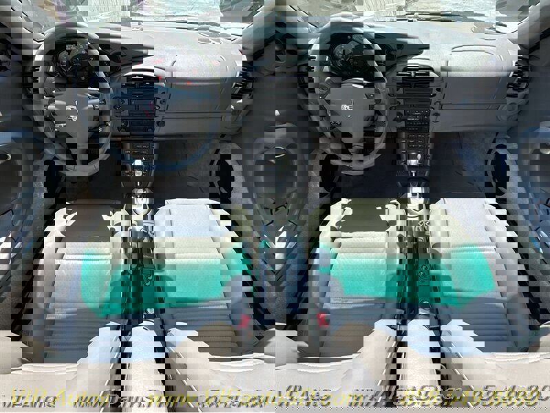 Used 2001 Porsche 911 Carrera 4 image 4