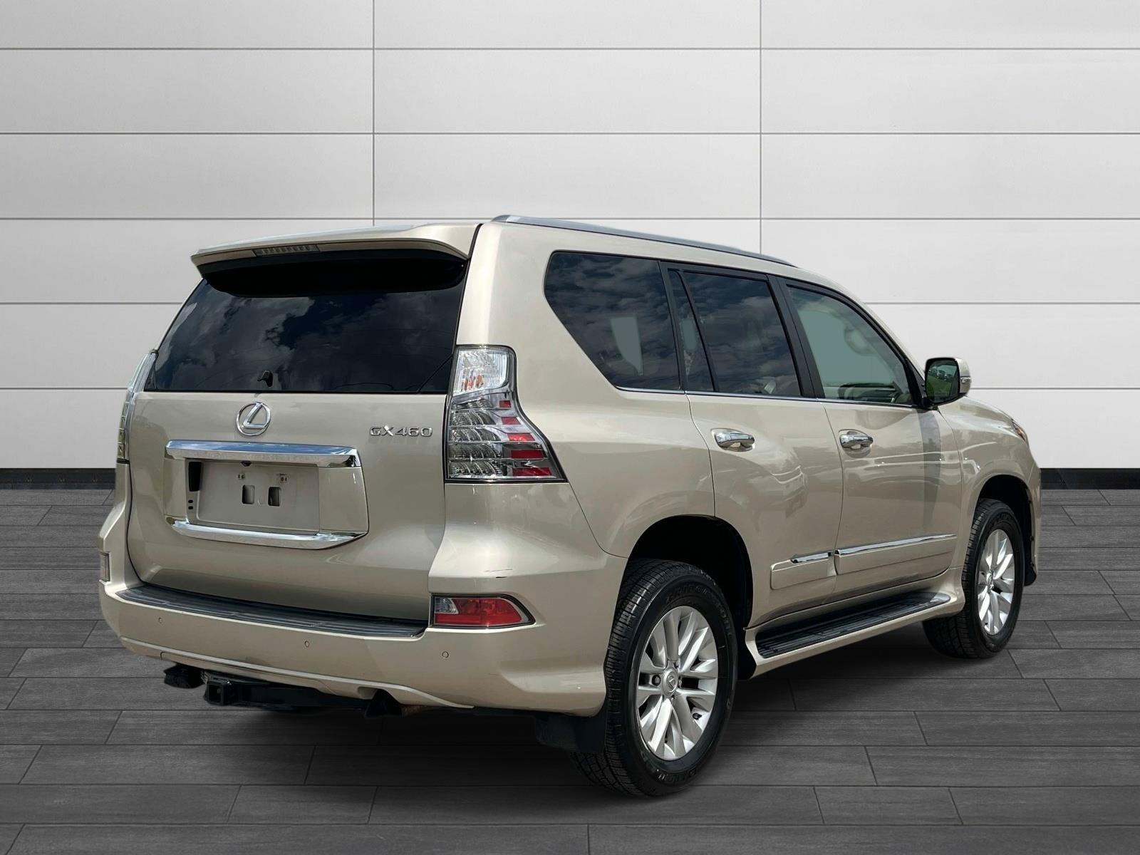 Used 2015 Lexus GX 460 w/ Premium Package AWD/4WD image 3
