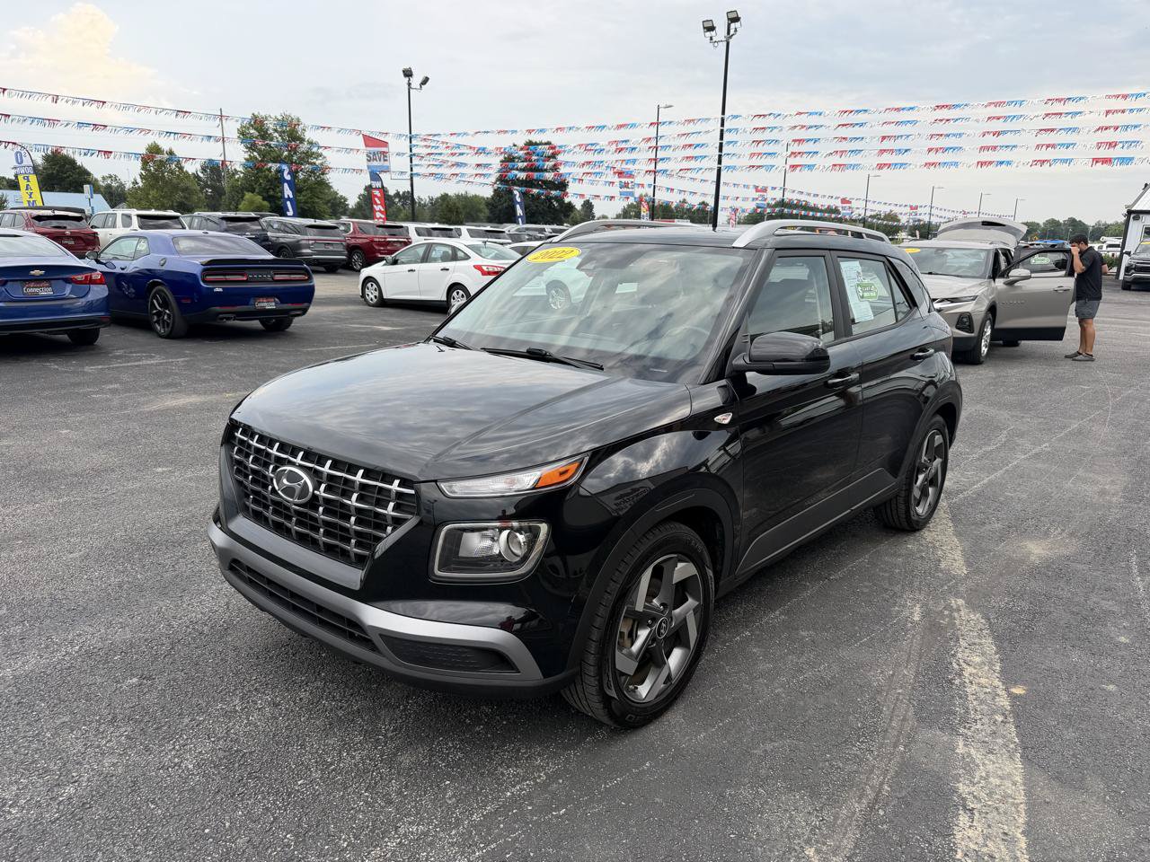 Used 2022 Hyundai Venue SEL w/ Cargo Package FWD image 9