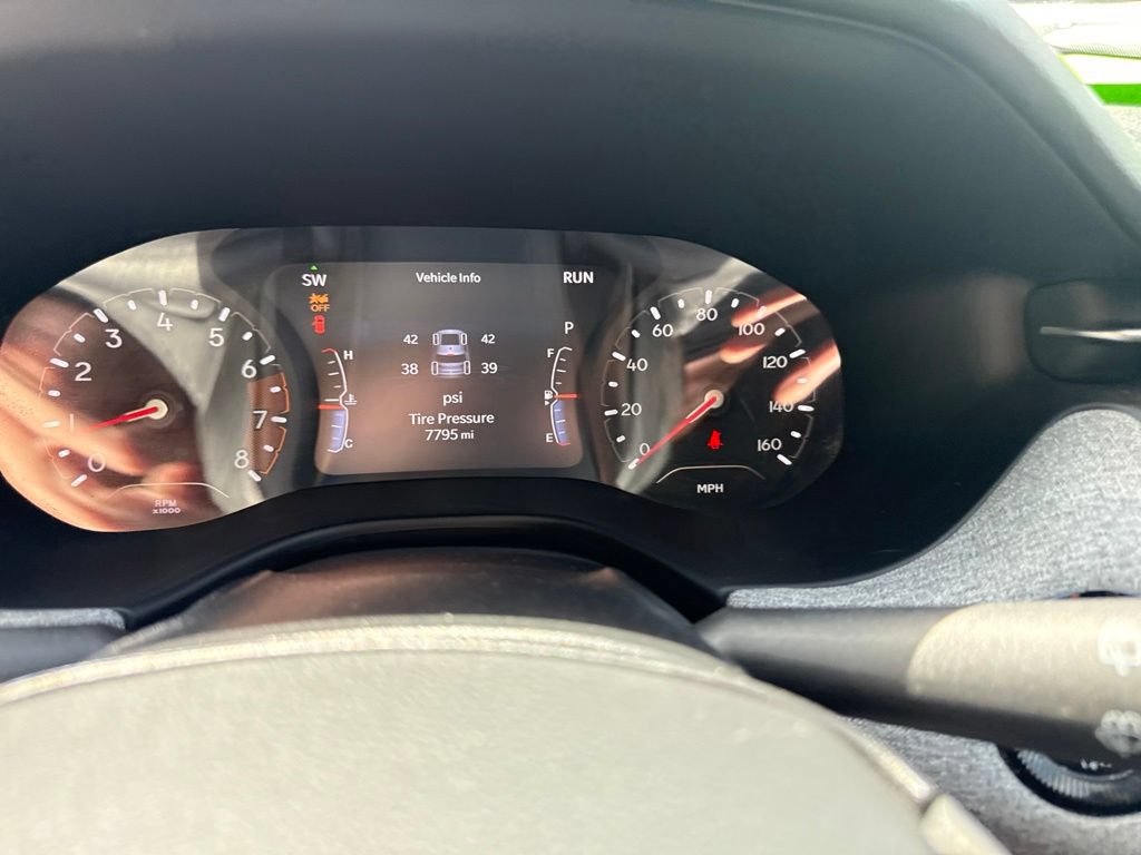 Used 2023 Jeep Compass Latitude w/ Convenience Group AWD/4WD image 28