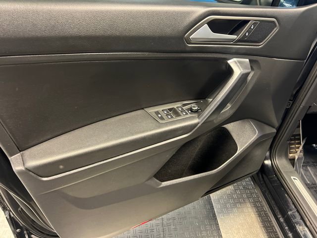 Used 2021 Volkswagen Tiguan SE R-Line FWD image 7