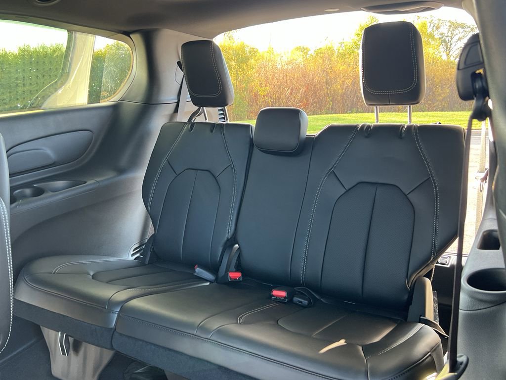 New 2026 Chrysler Pacifica Select image 36
