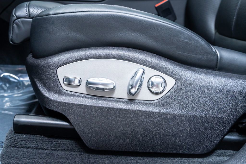 Certified 2026 Porsche Macan image 25