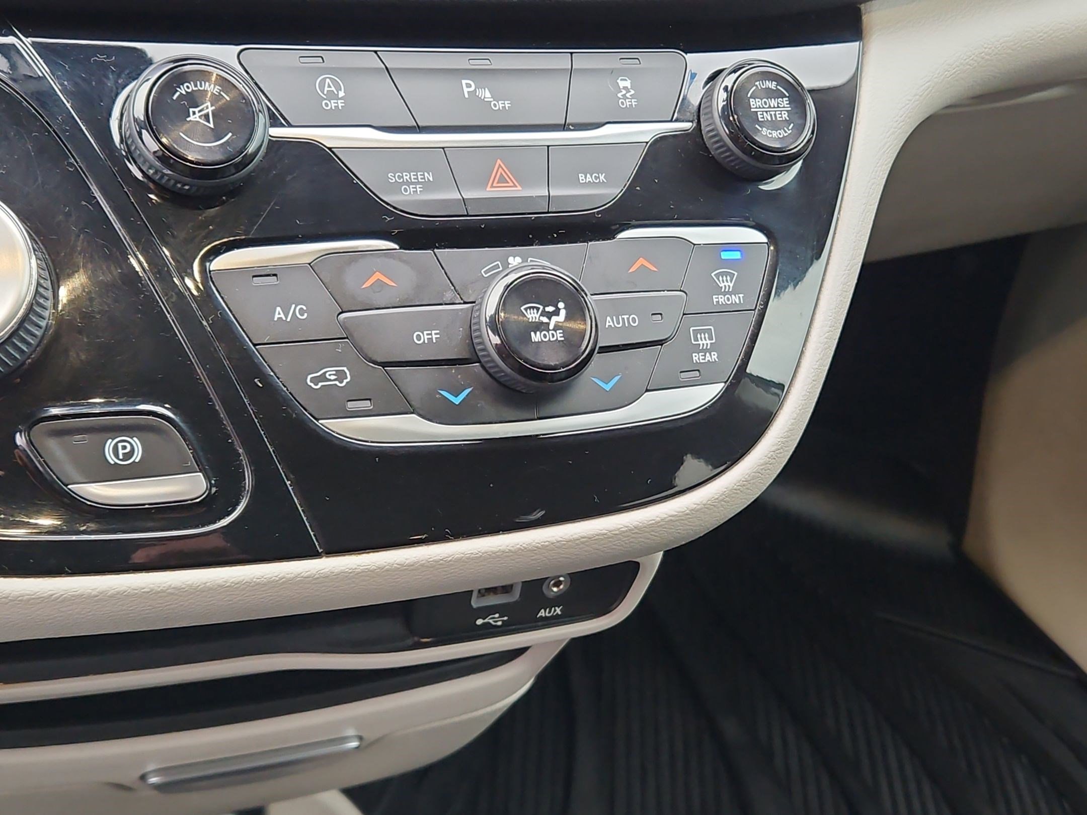 Used 2017 Chrysler Pacifica Touring-L image 27