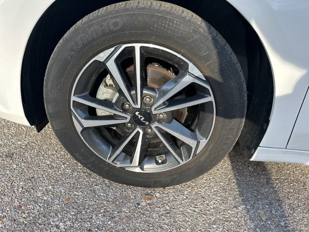 Certified 2024 Kia Forte LXS image 9