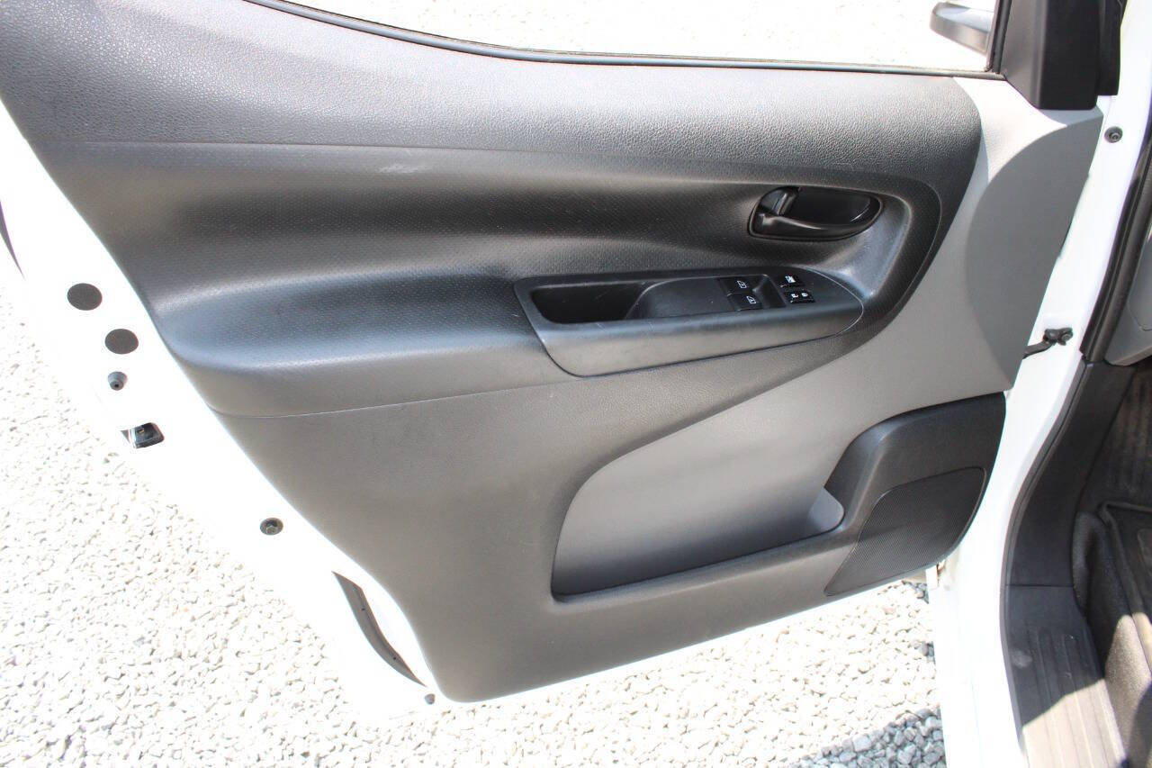 Used 2017 Nissan NV200 SV w/ Technology Package FWD image 17