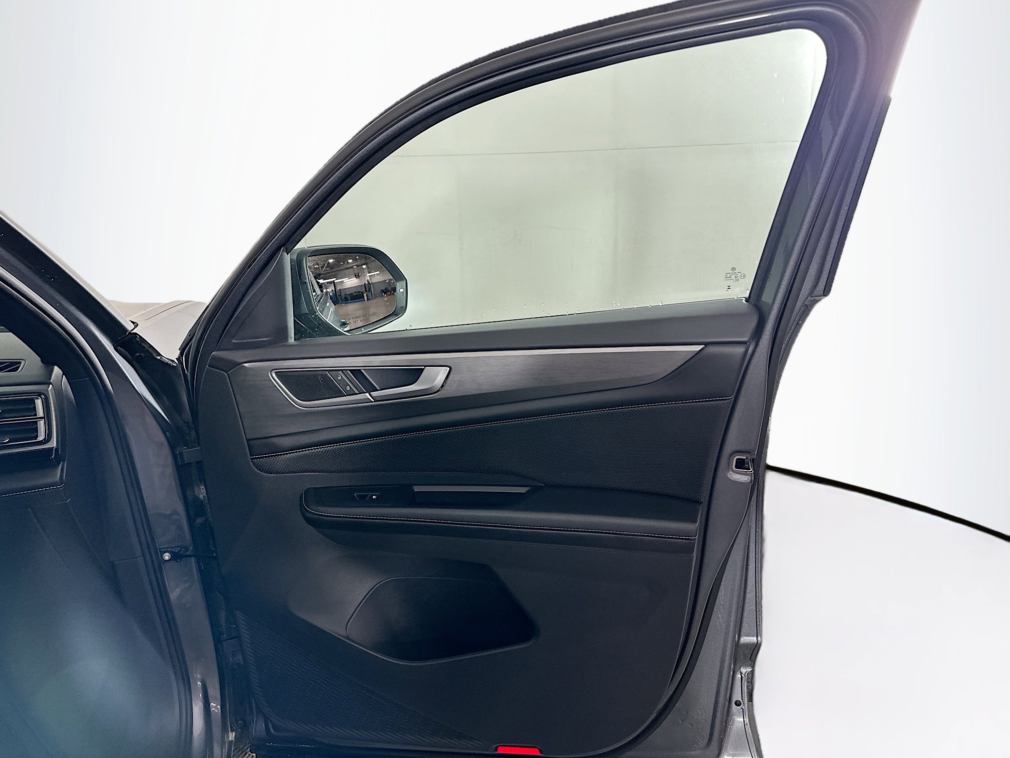 Used 2024 Volkswagen Atlas Cross Sport SE image 30