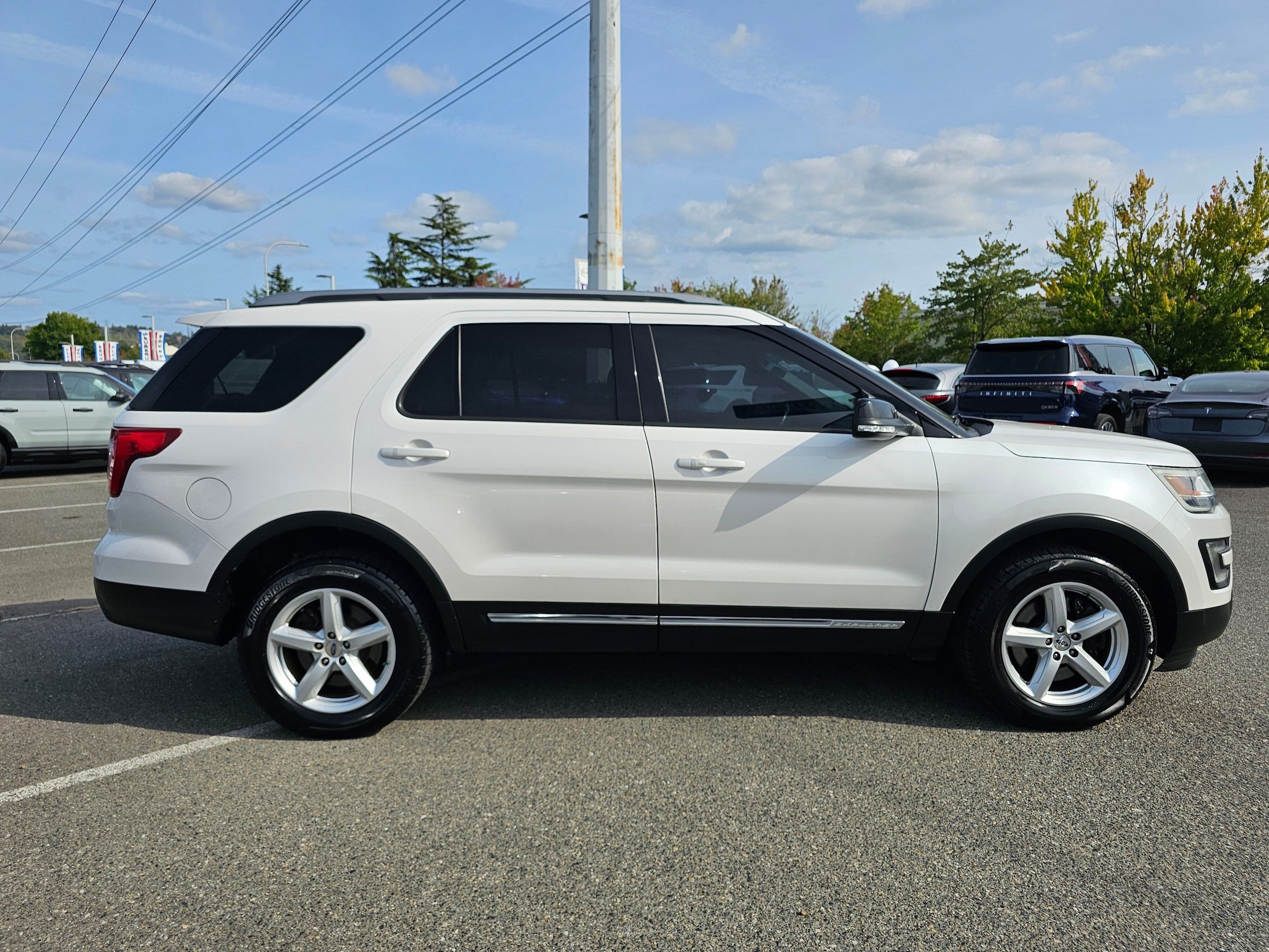 Used 2016 Ford Explorer XLT w/ Equipment Group 201A AWD/4WD image 4