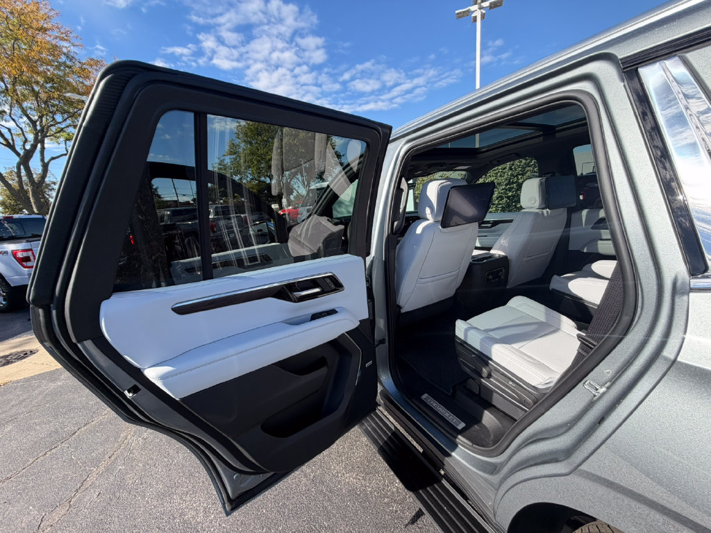 Certified 2025 Chevrolet Tahoe Premier AWD/4WD image 34