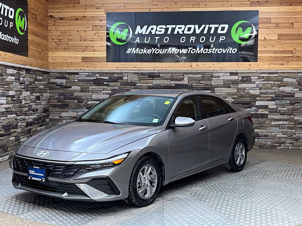 Certified 2024 Hyundai Elantra SE FWD image 7