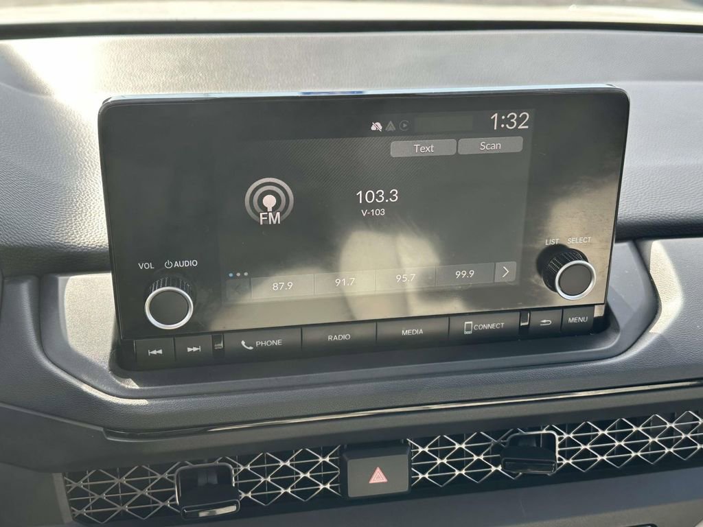 Certified 2025 Honda Accord LX image 19