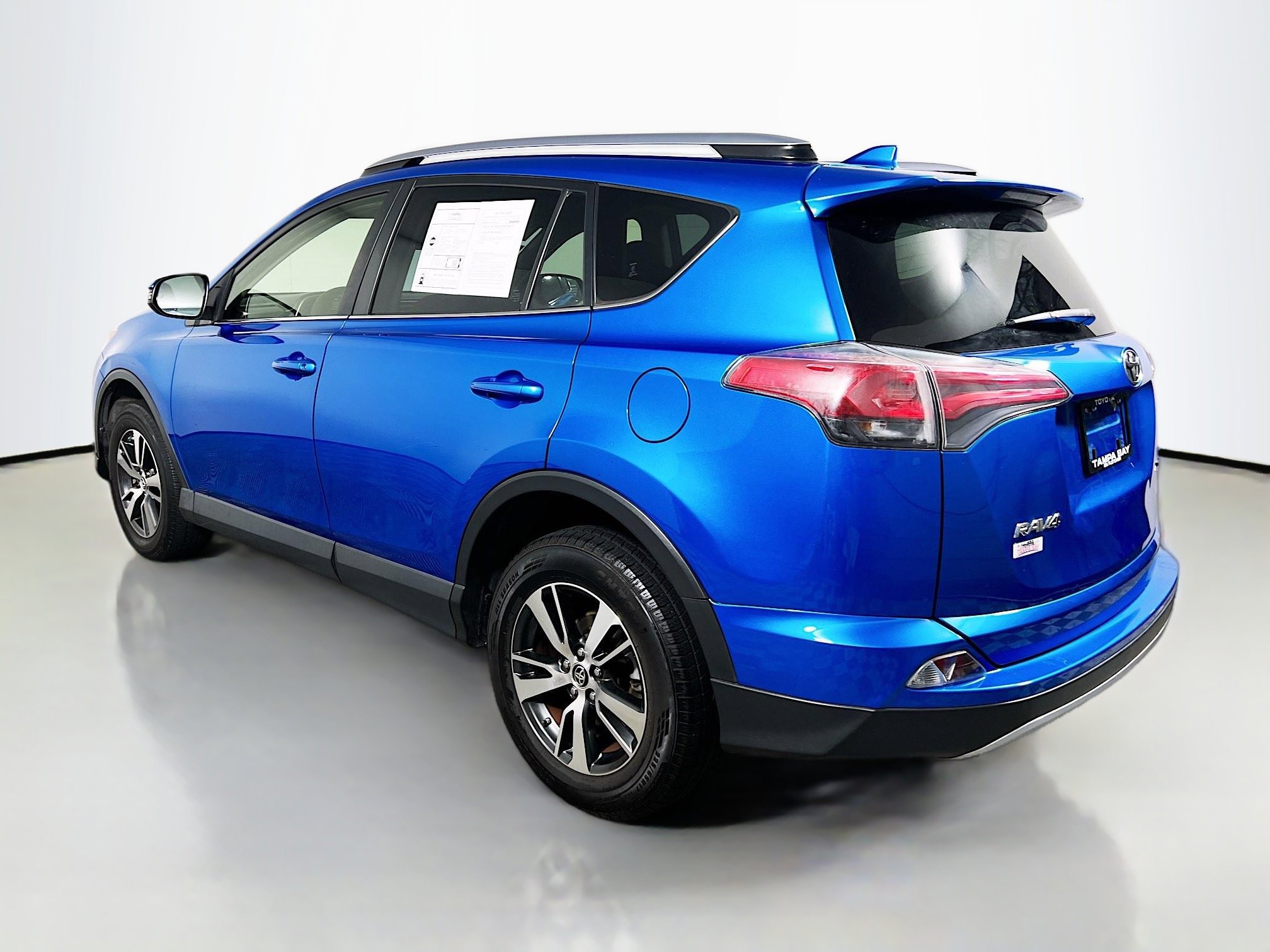 Used 2018 Toyota RAV4 XLE FWD image 8