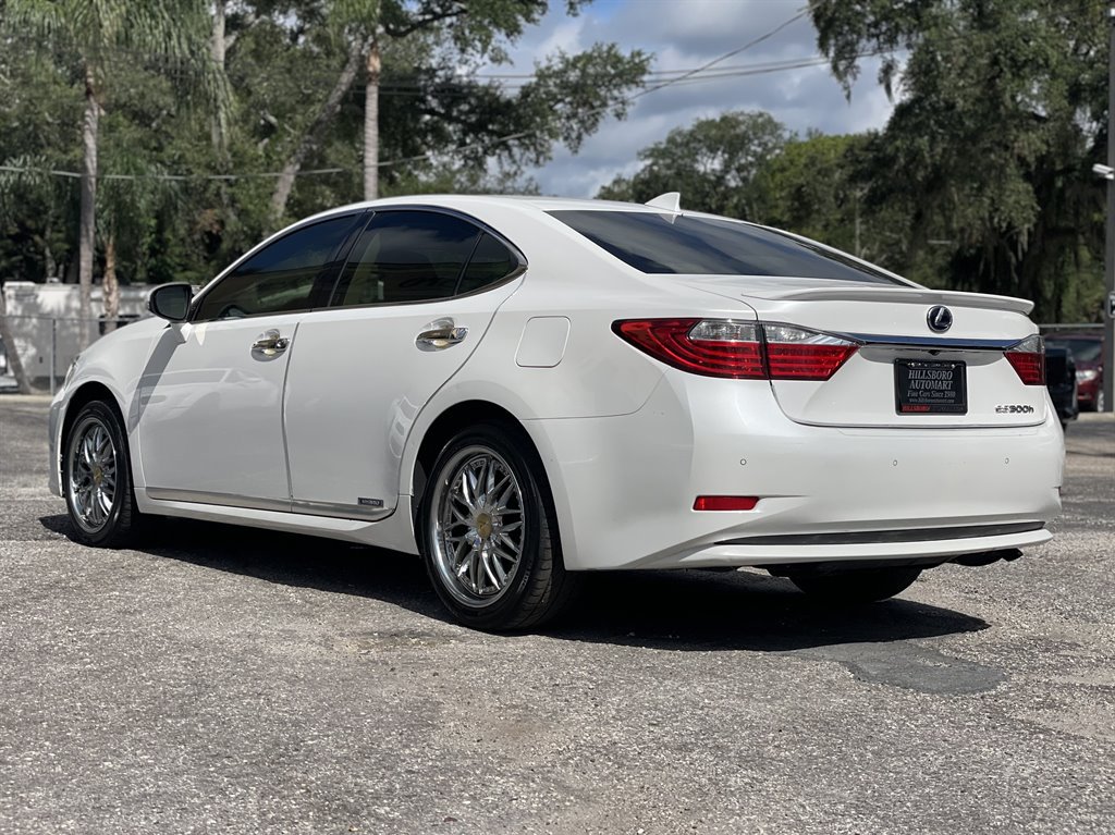 Used 2015 Lexus ES 300h w/ Navigation System Package FWD image 12