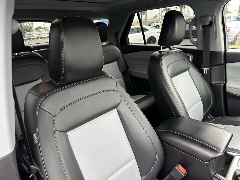 Used 2022 Ford Explorer XLT w/ Equipment Group 202A image 25