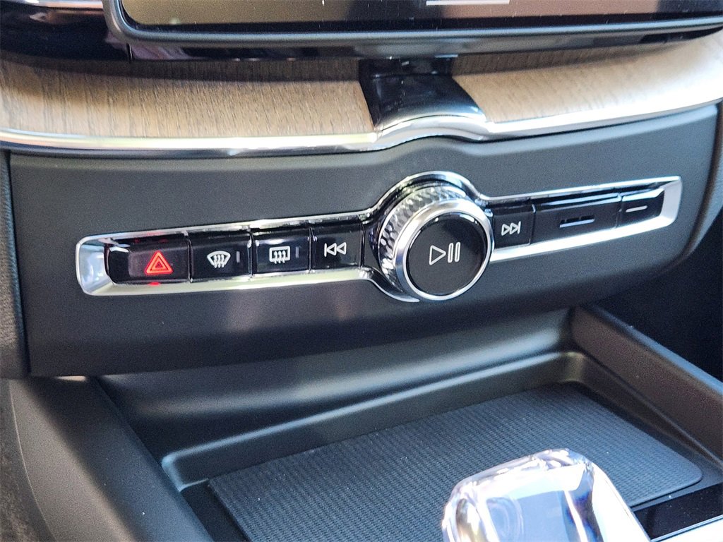 New 2026 Volvo XC60 B5 Plus w/ Protection Package Premier image 15