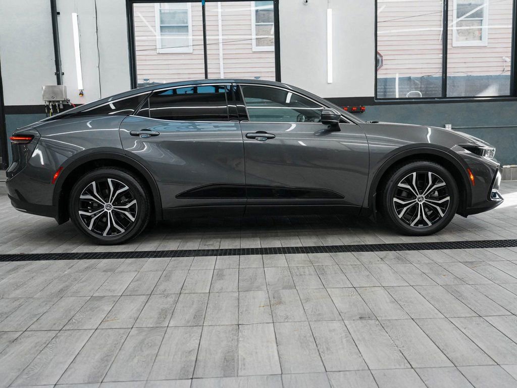 Used 2023 Toyota Crown XLE image 5