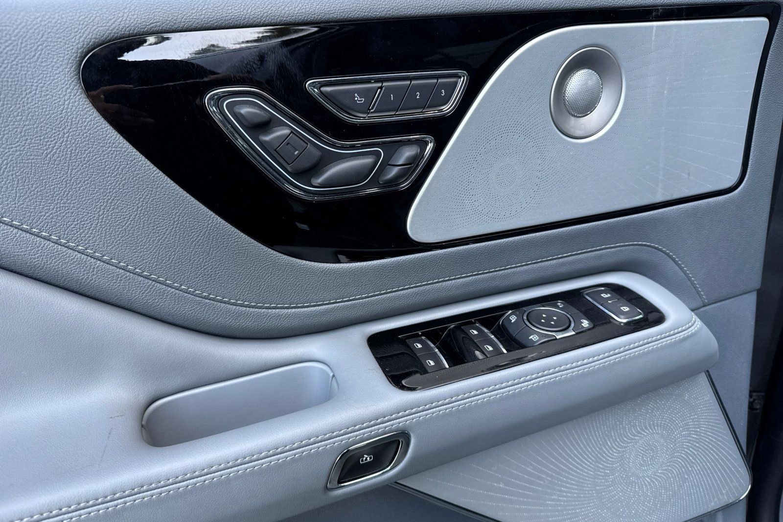 Certified 2020 Lincoln Aviator Grand Touring w/ Equipment Group 301A image 11