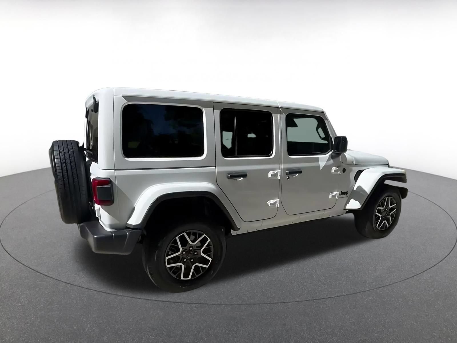 Used 2025 Jeep Wrangler Unlimited Sahara AWD/4WD image 14
