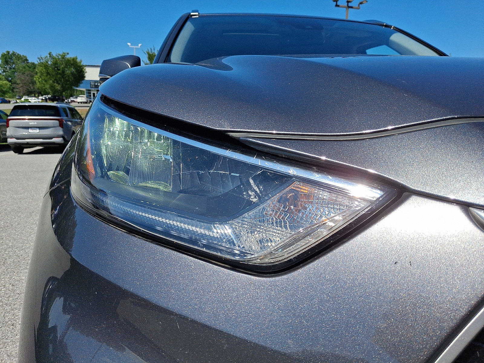 Used 2020 Toyota Highlander XLE AWD/4WD image 9