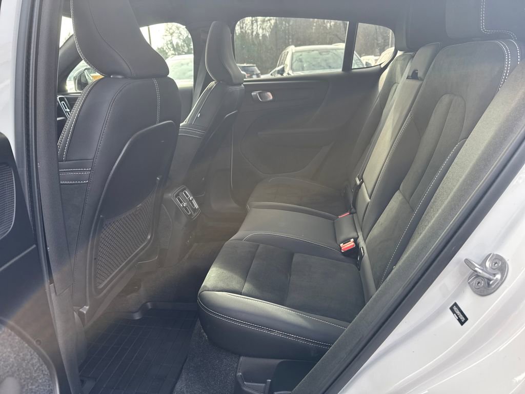 Certified 2023 Volvo C40 P8 Recharge Ultimate w/ Protection Package Premier image 29