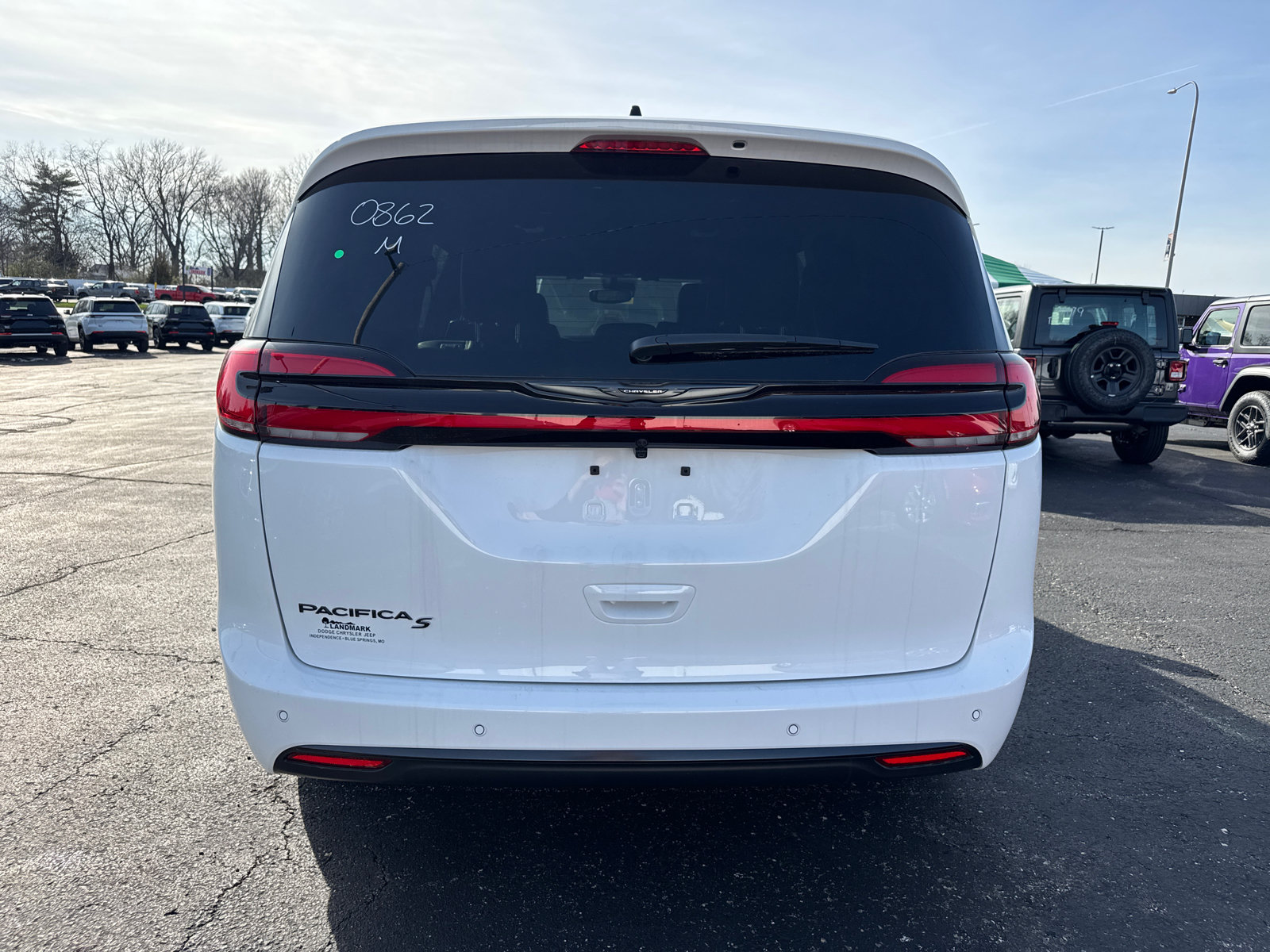 New 2026 Chrysler Pacifica Select w/ S Appearance Package FWD image 4