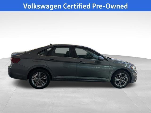 Certified 2022 Volkswagen Jetta SE image 10