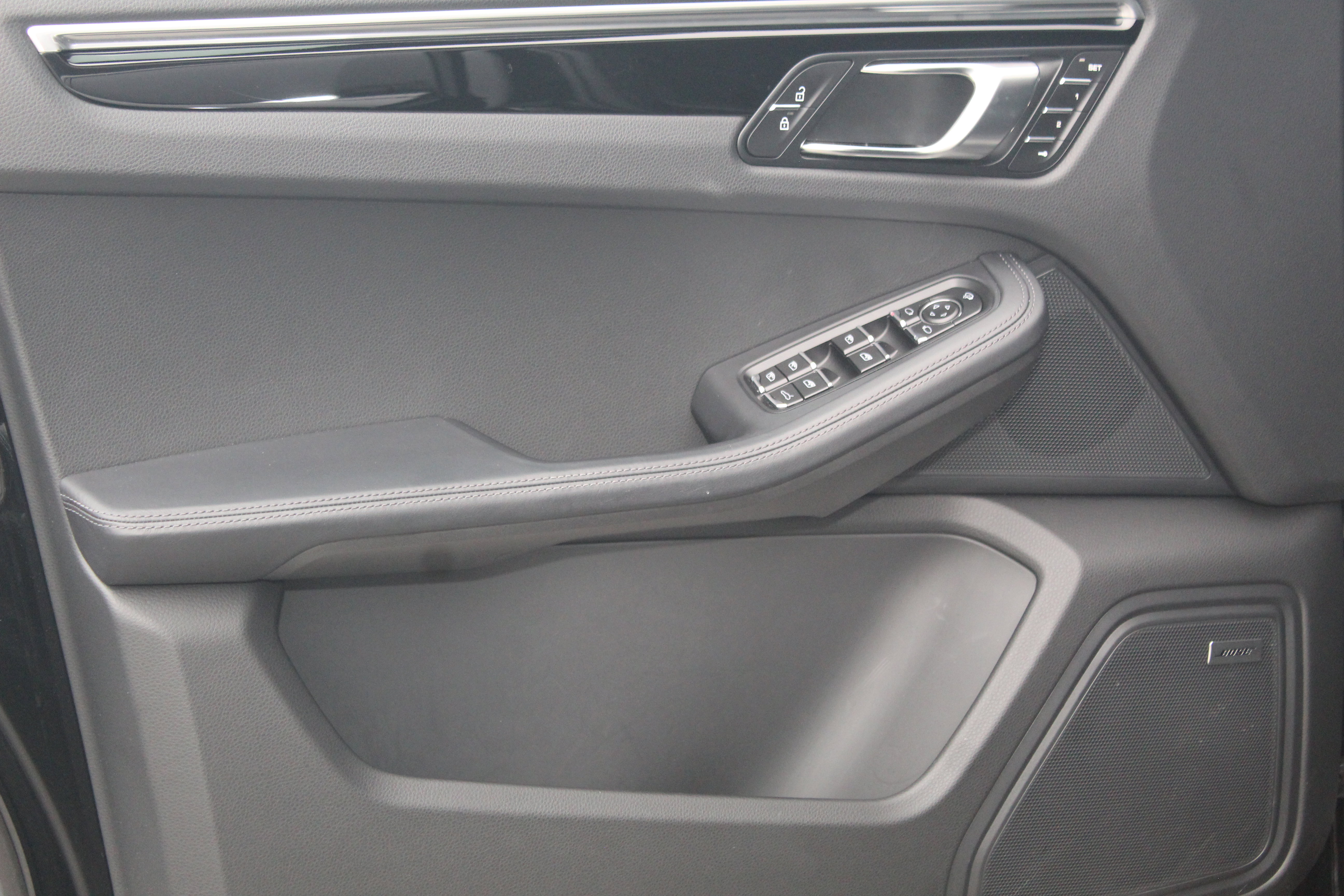 Certified 2025 Porsche Macan image 23
