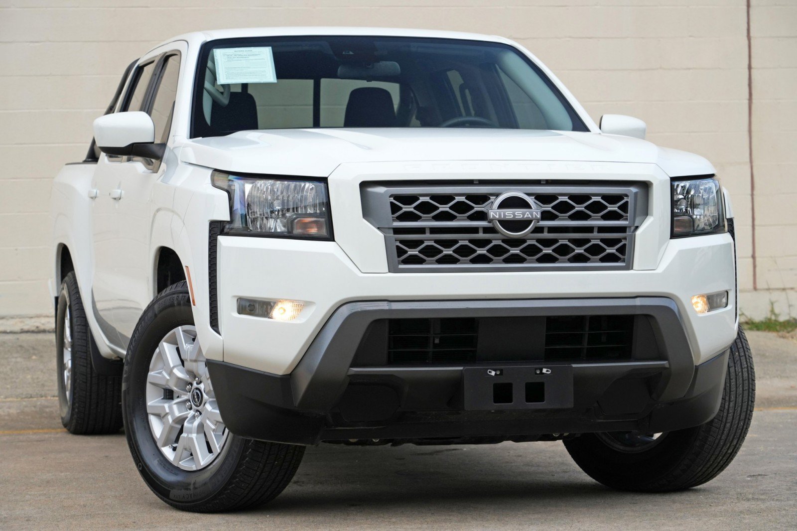 Used 2022 Nissan Frontier SV RWD image 2