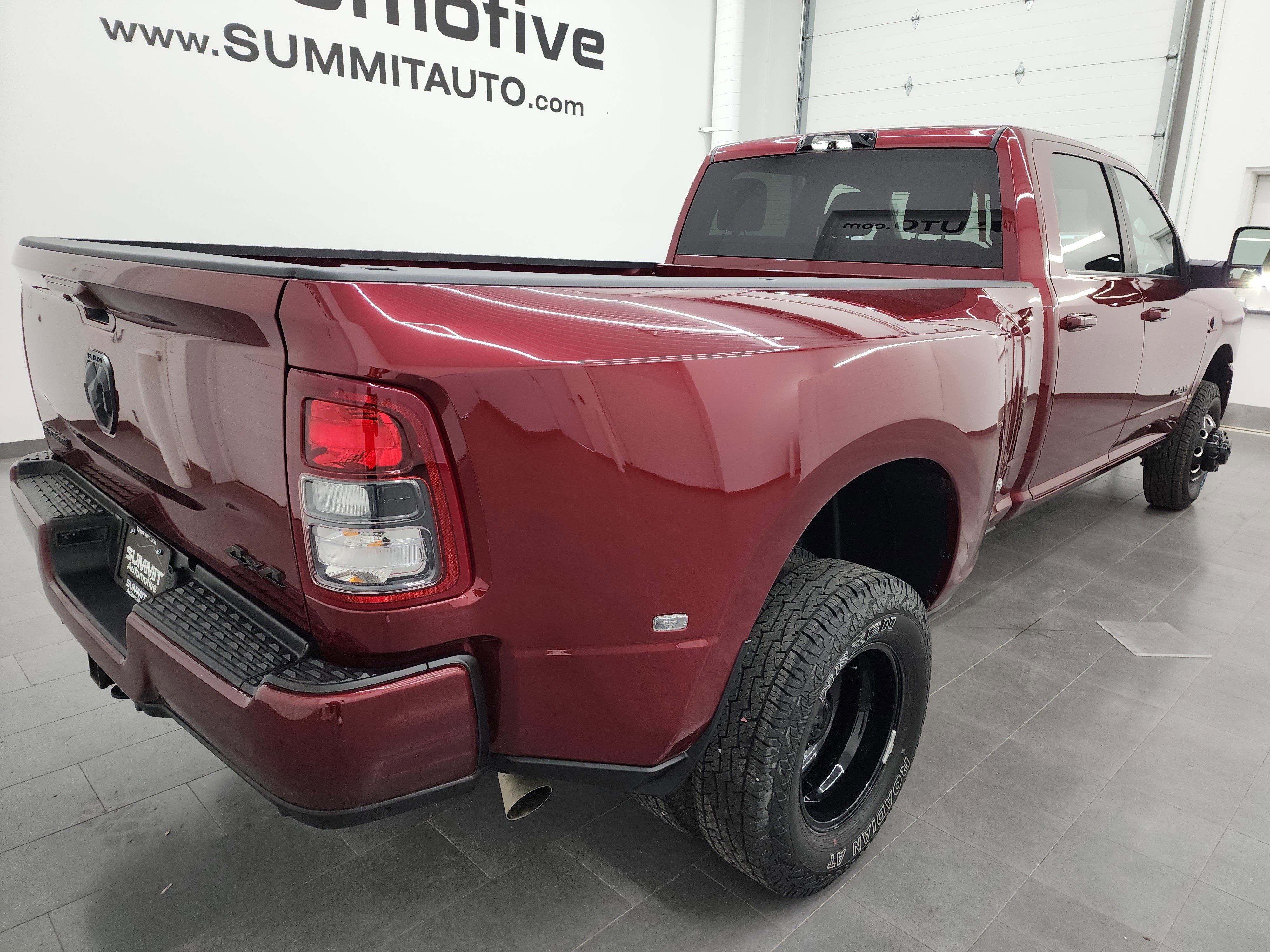 Used 2024 RAM 3500 Big Horn w/ Night Edition AWD/4WD image 4