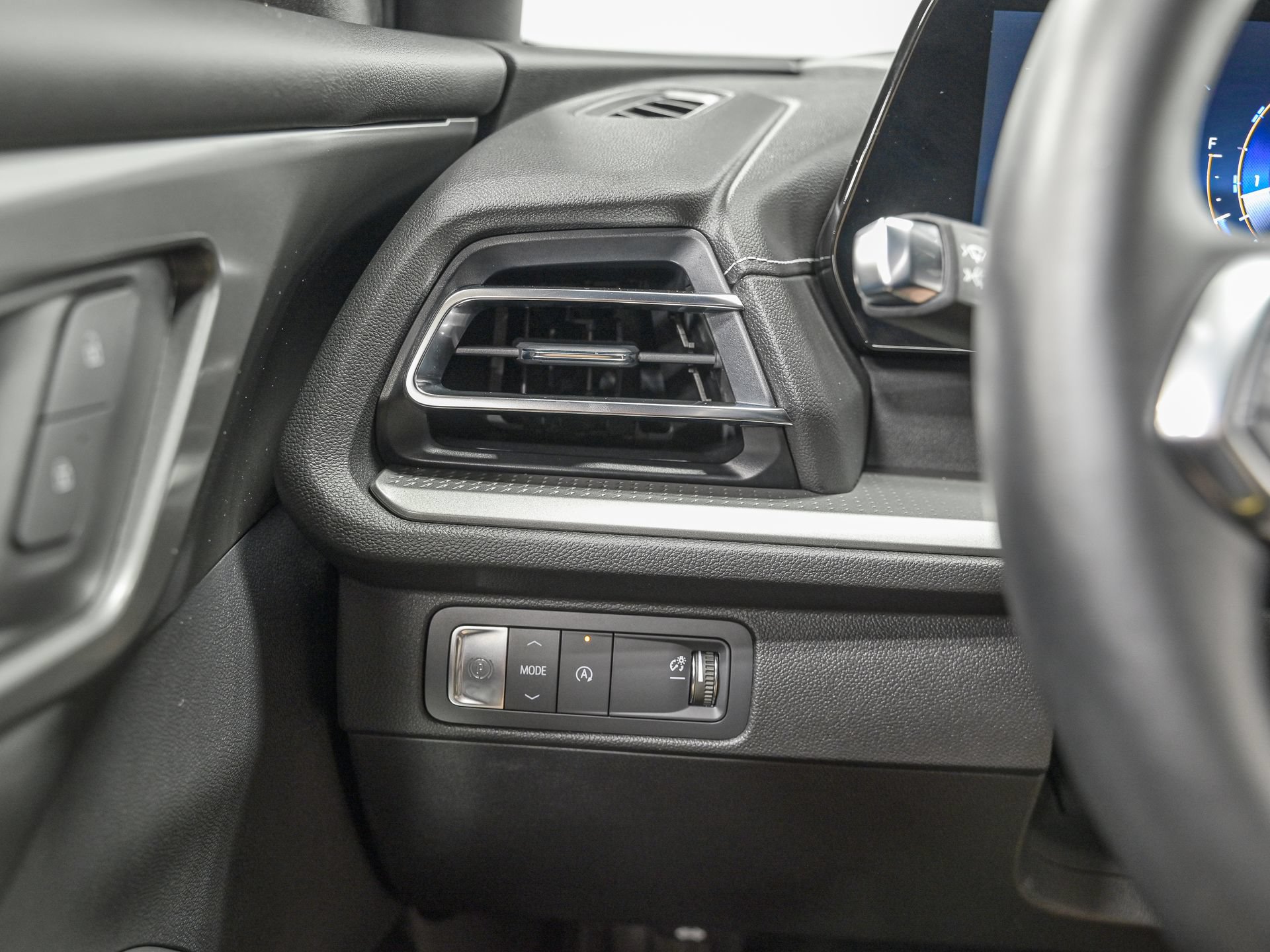 Used 2024 Chevrolet Traverse LS FWD image 17