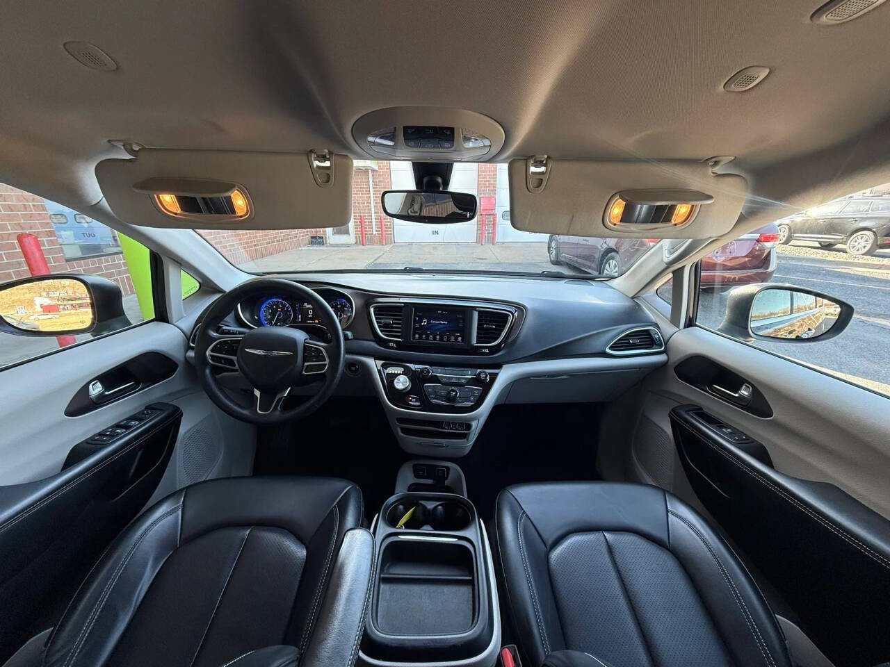 Used 2021 Chrysler Voyager Lxi image 16