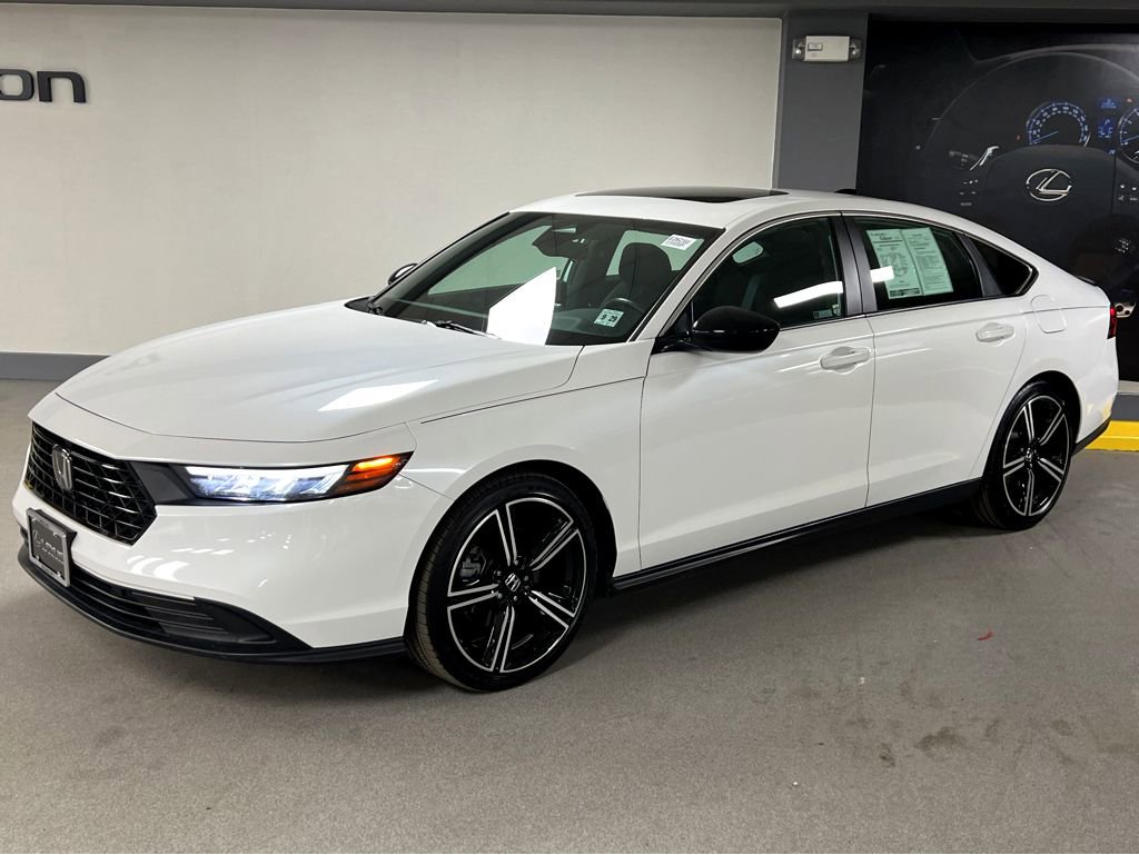 Used 2024 Honda Accord Sport image 3