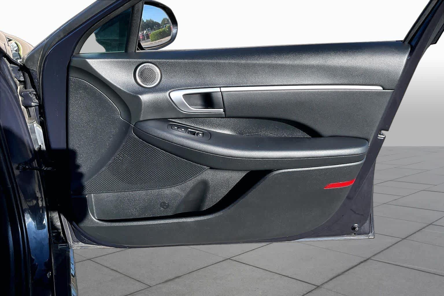 Used 2025 Hyundai Sonata SEL FWD image 21