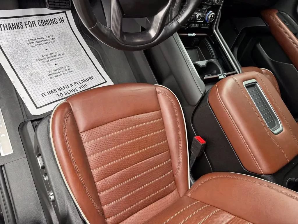 Used 2024 GMC Yukon Denali Ultimate AWD/4WD image 10