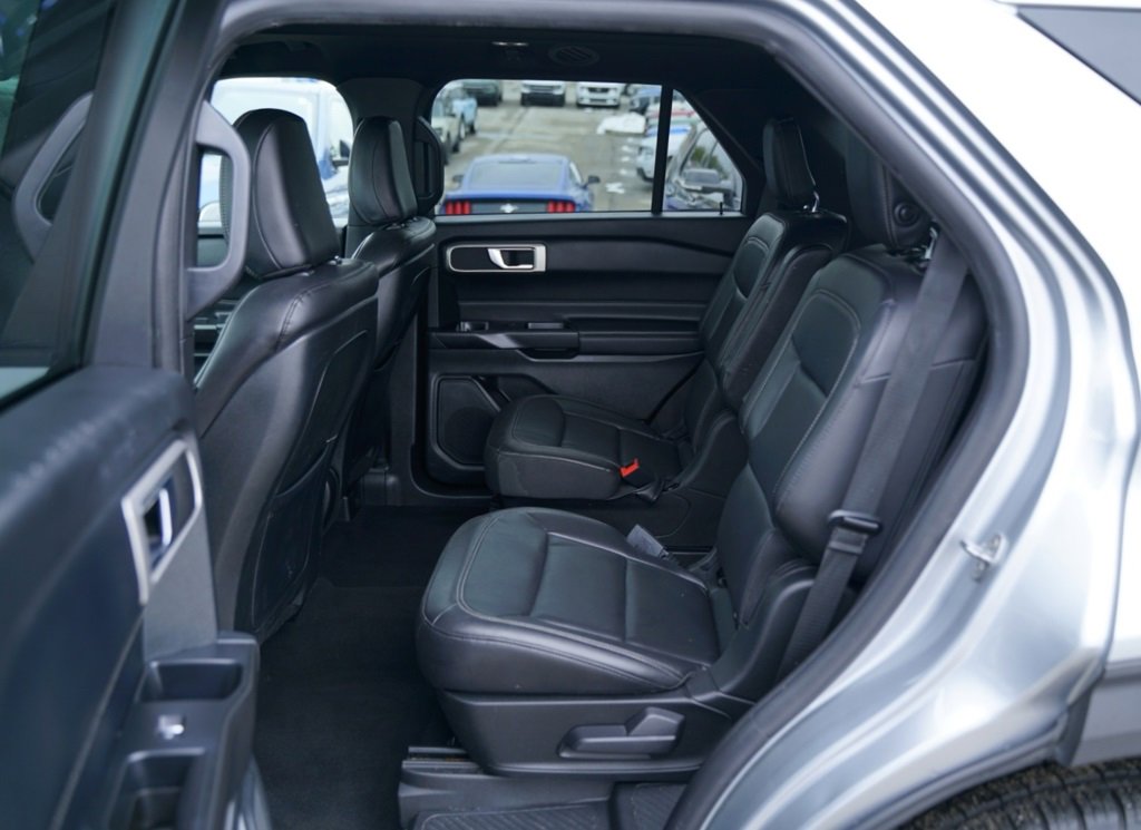 Used 2020 Ford Explorer XLT w/ Equipment Group 202A image 26